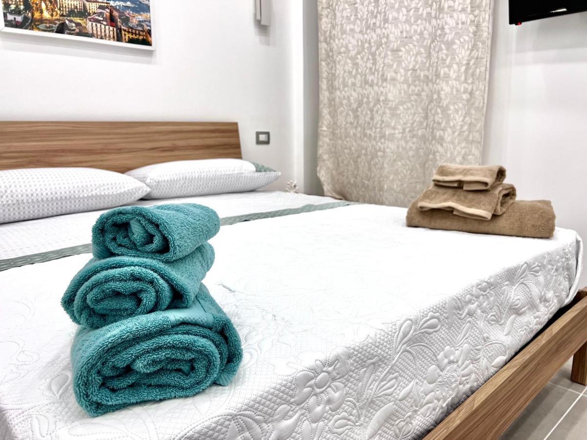 Casa Vacanza Da Zia Susetta เนเปิลส์ ภายนอก รูปภาพ