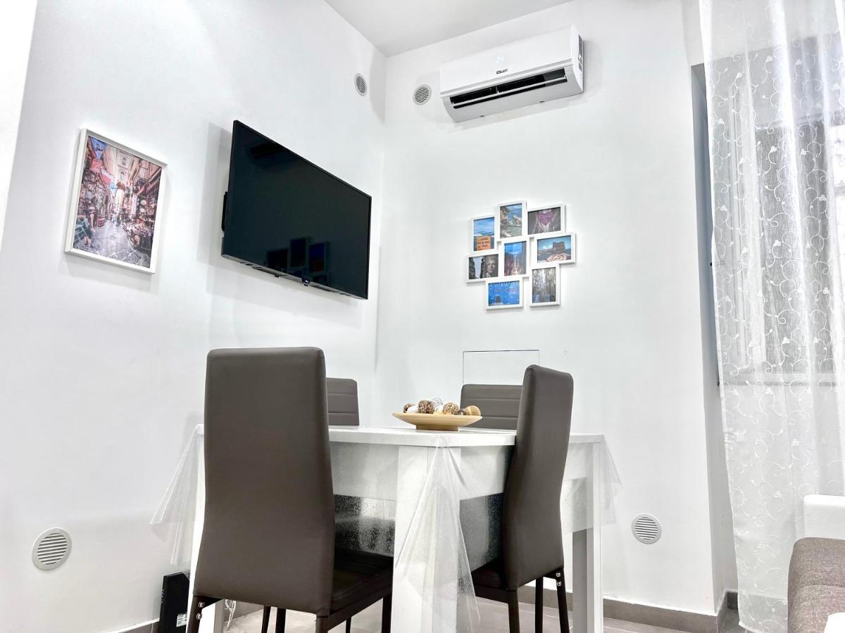 Casa Vacanza Da Zia Susetta เนเปิลส์ ภายนอก รูปภาพ